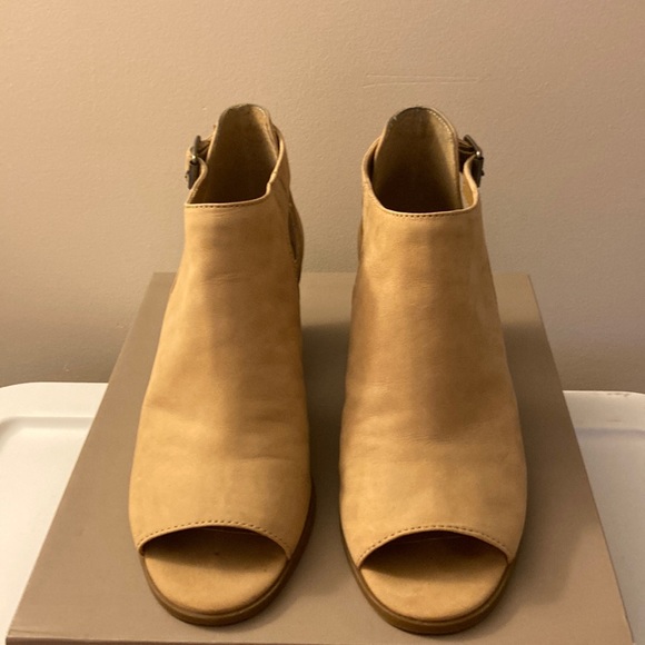 Lucky brand tan suede open toe booties (7.5) - Picture 2 of 7